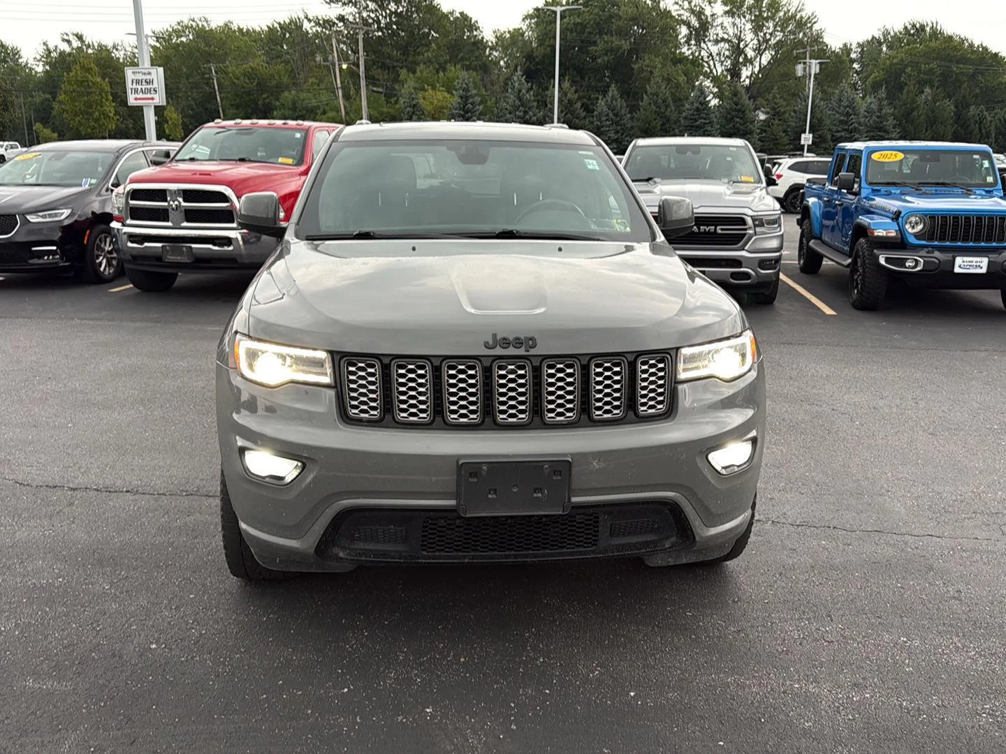 Used 2022 Sting-Gray Clearcoat Jeep Laredo X image 13