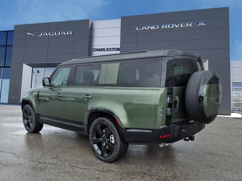 New 2026 Woolstone Green Metallic Land Rover X-Dynamic SE image 3