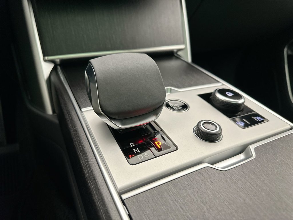 New 2027 Carpathian Grey Land Rover SE image 12