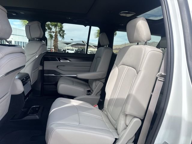 New 2026 Bright White Clear-Coat Exterior Paint Jeep Summit Obsidian image 10