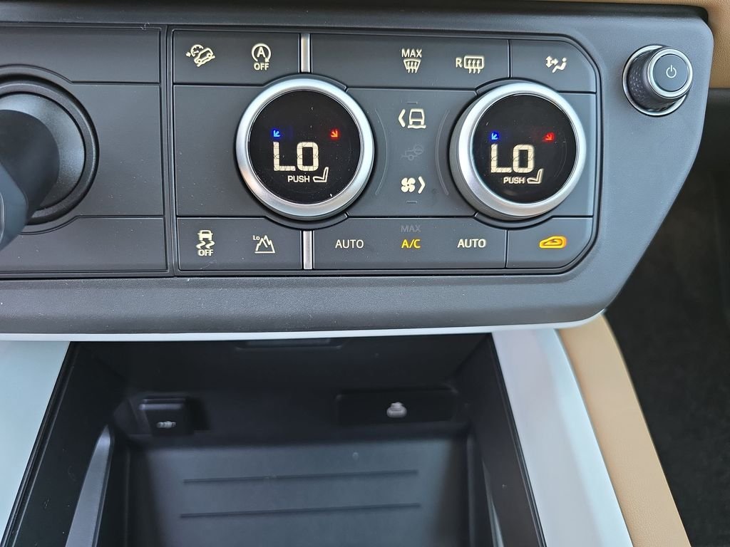New 2026 Santorini Black Land Rover X-Dynamic SE image 25