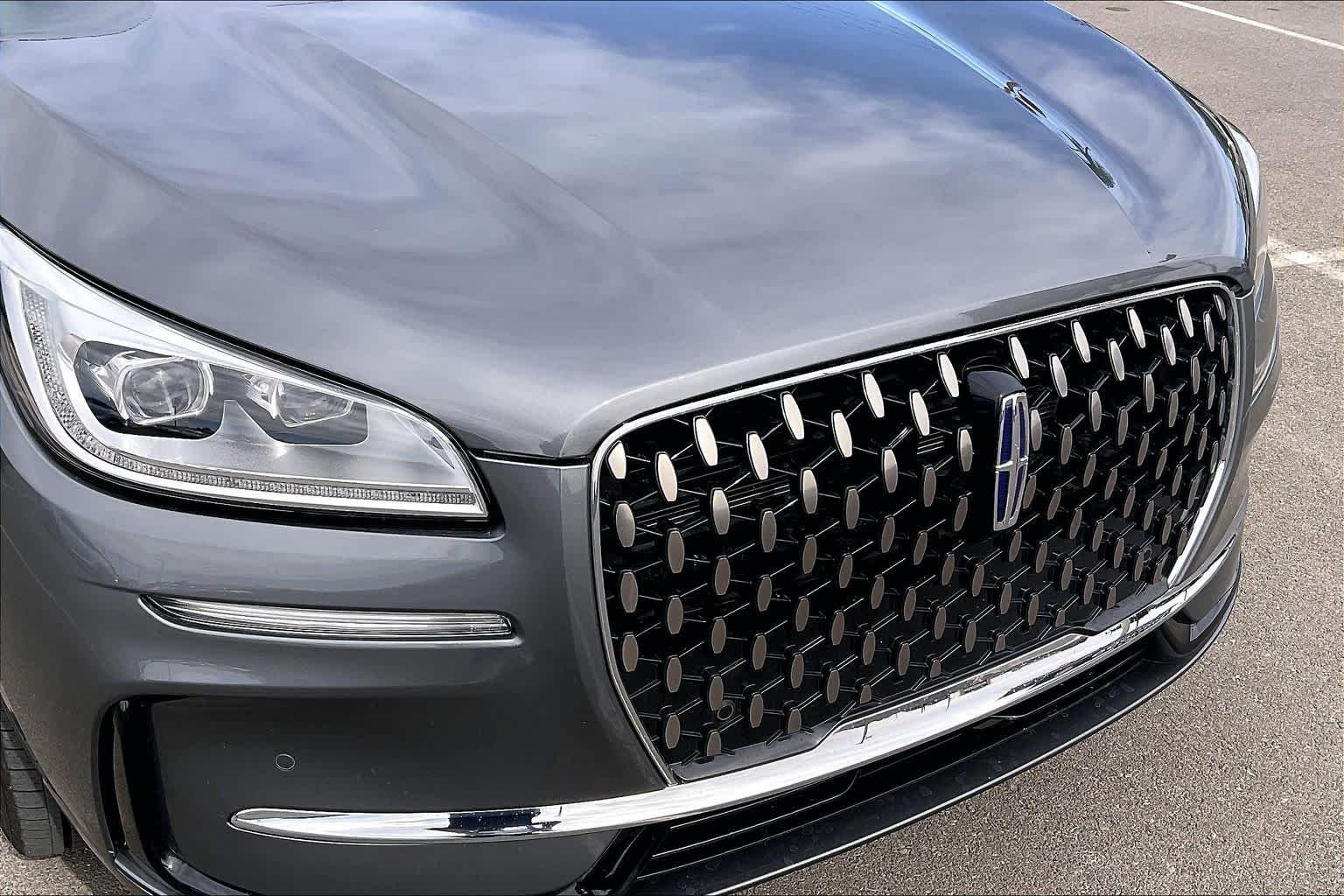 Used 2024 Asher Gray Metallic Clearcoat Lincoln Grand Touring image 28