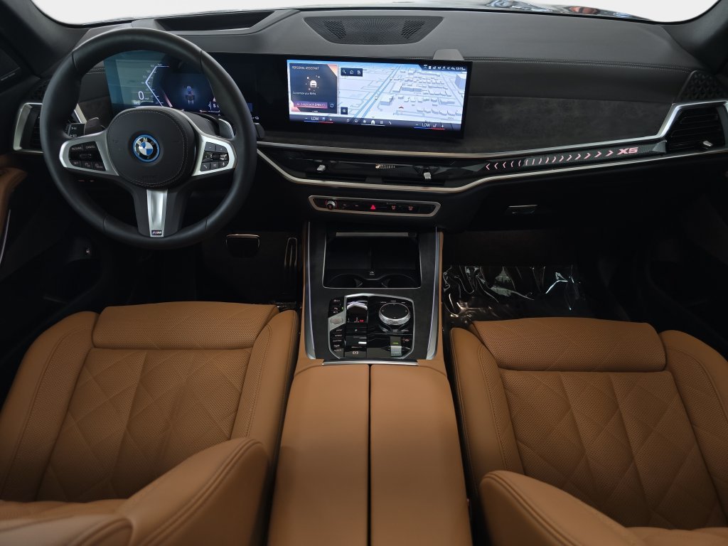 Used 2026 Dravit Grey Metallic BMW xDrive50e image 12