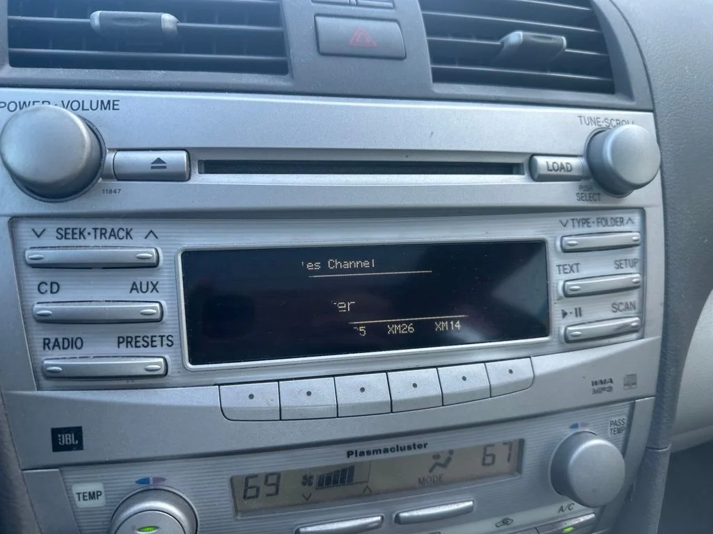Used 2011 White Toyota XLE image 13