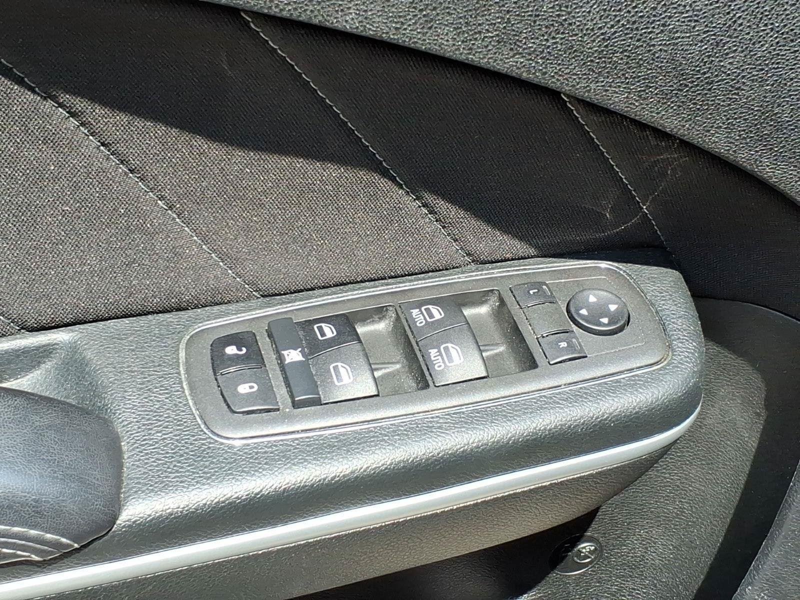 Used 2022 Pitch Black Clearcoat Dodge SXT image 16