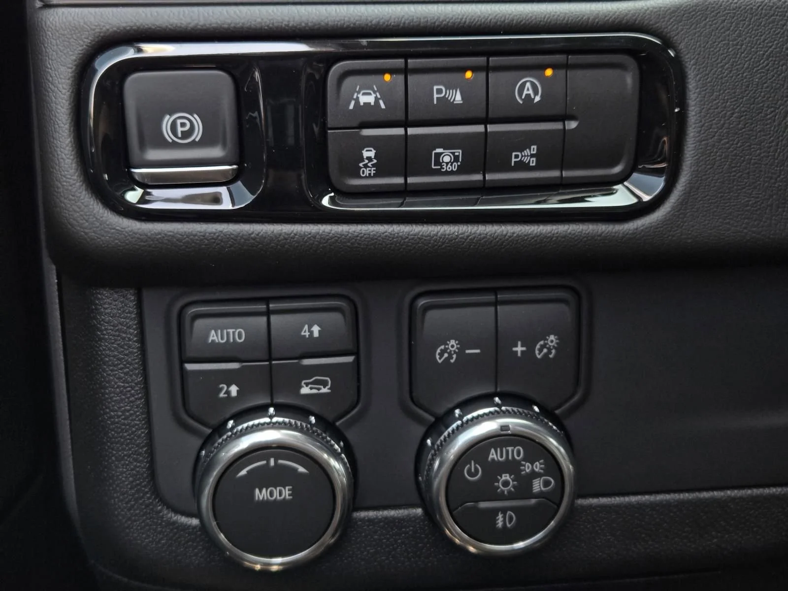 2026 GMC Yukon XL Denali - Photo 18