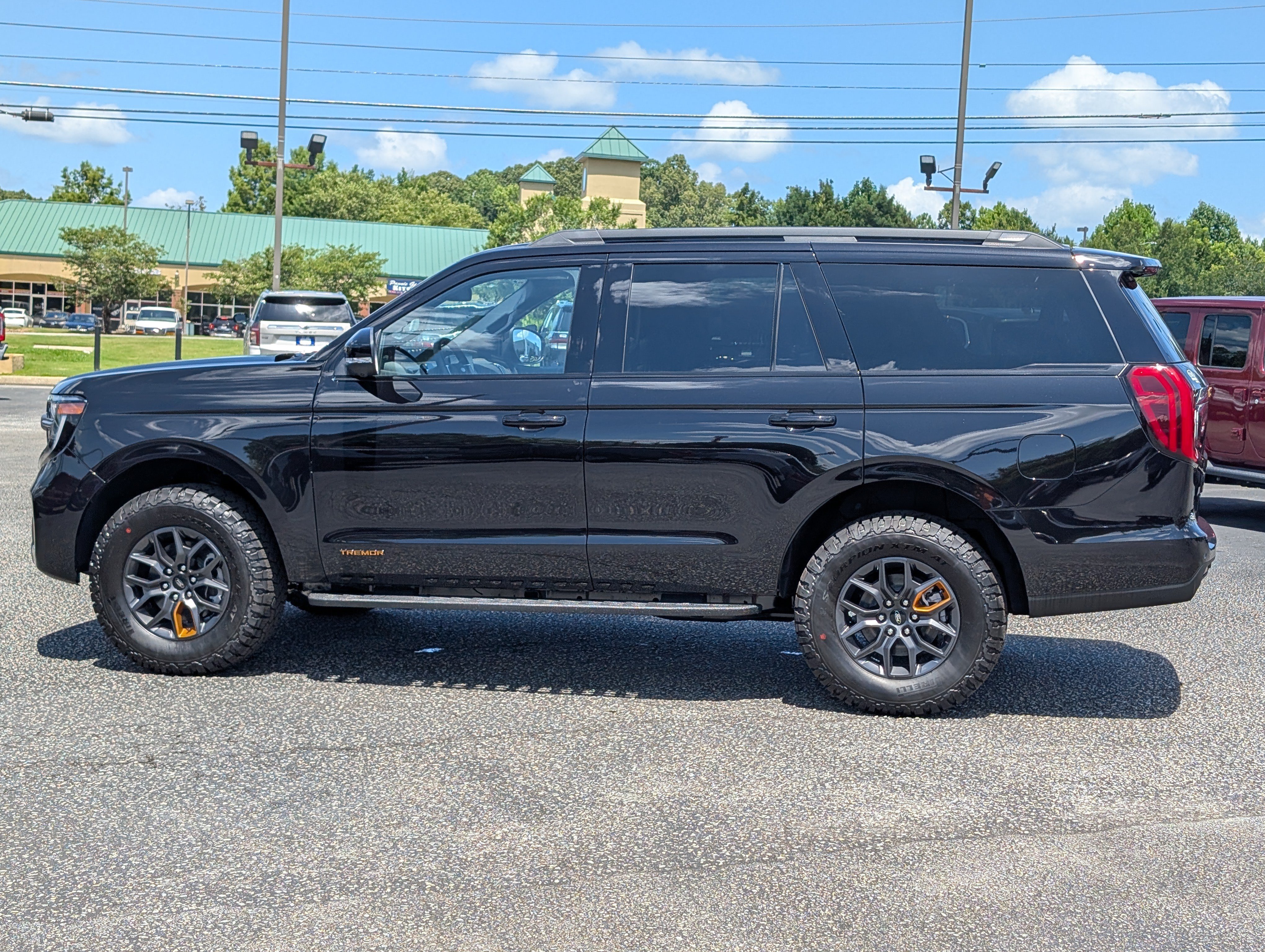 New 2027 Agate Black Metallic FORD Tremor® image 14