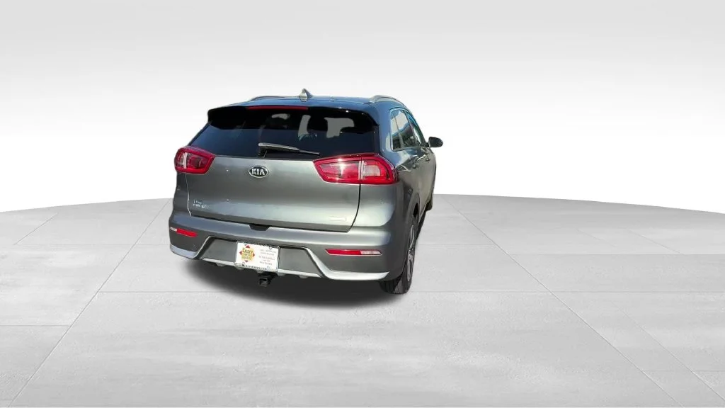 Used 2018 Gray Kia LX image 7