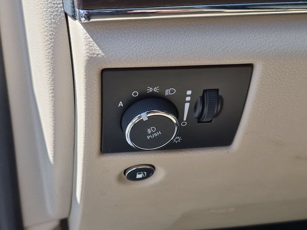 Used 2018 White Jeep Limited image 15