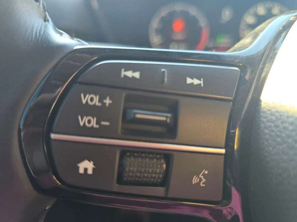 Used 2025 White Honda EX-L image 26