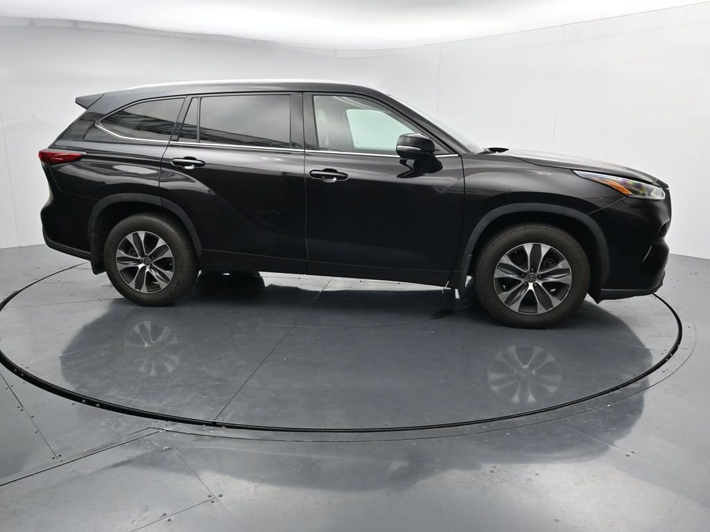 2021 Toyota Highlander XLE - Photo 9