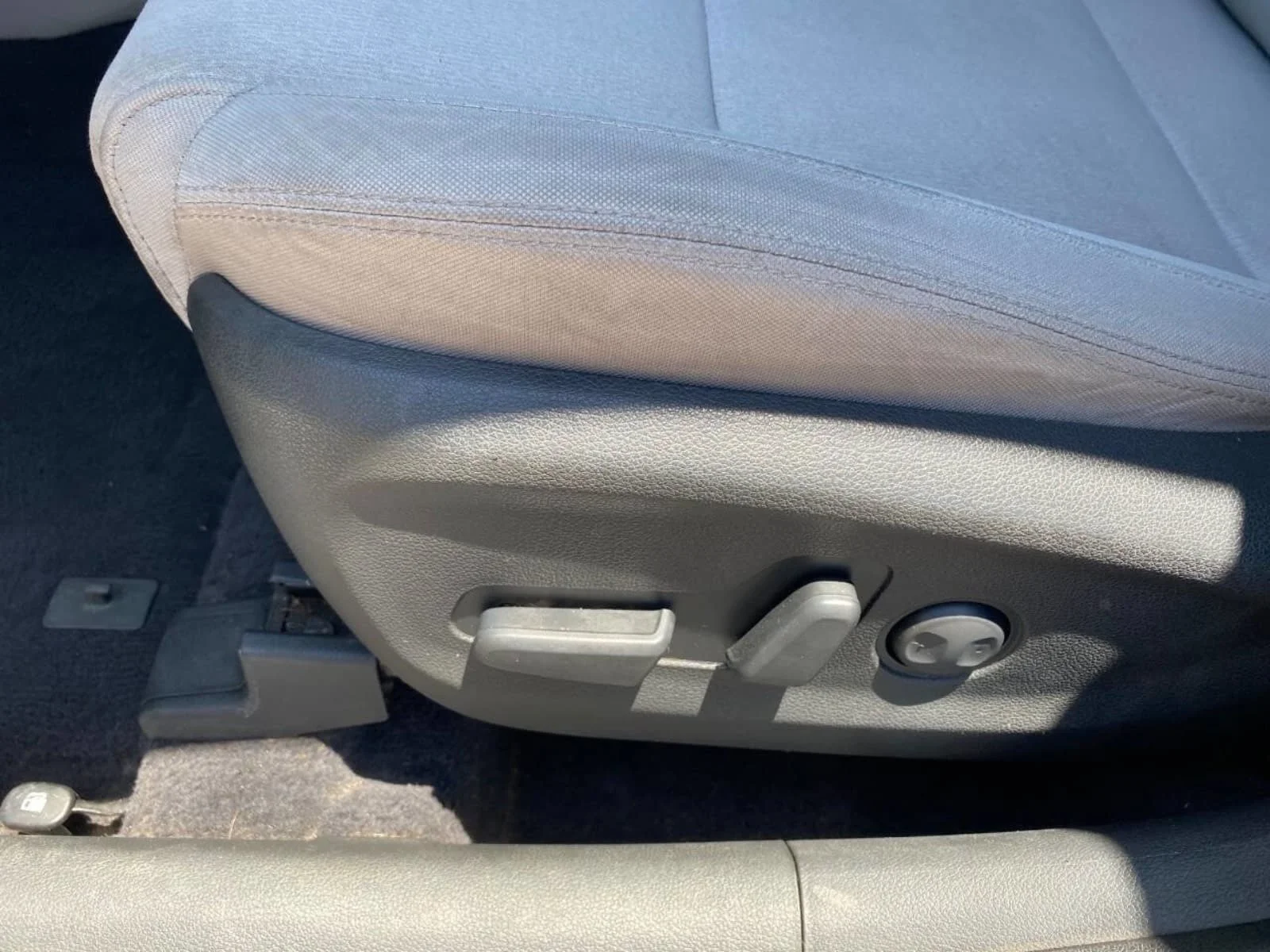 Used 2018 Molten Silver Hyundai Value image 26