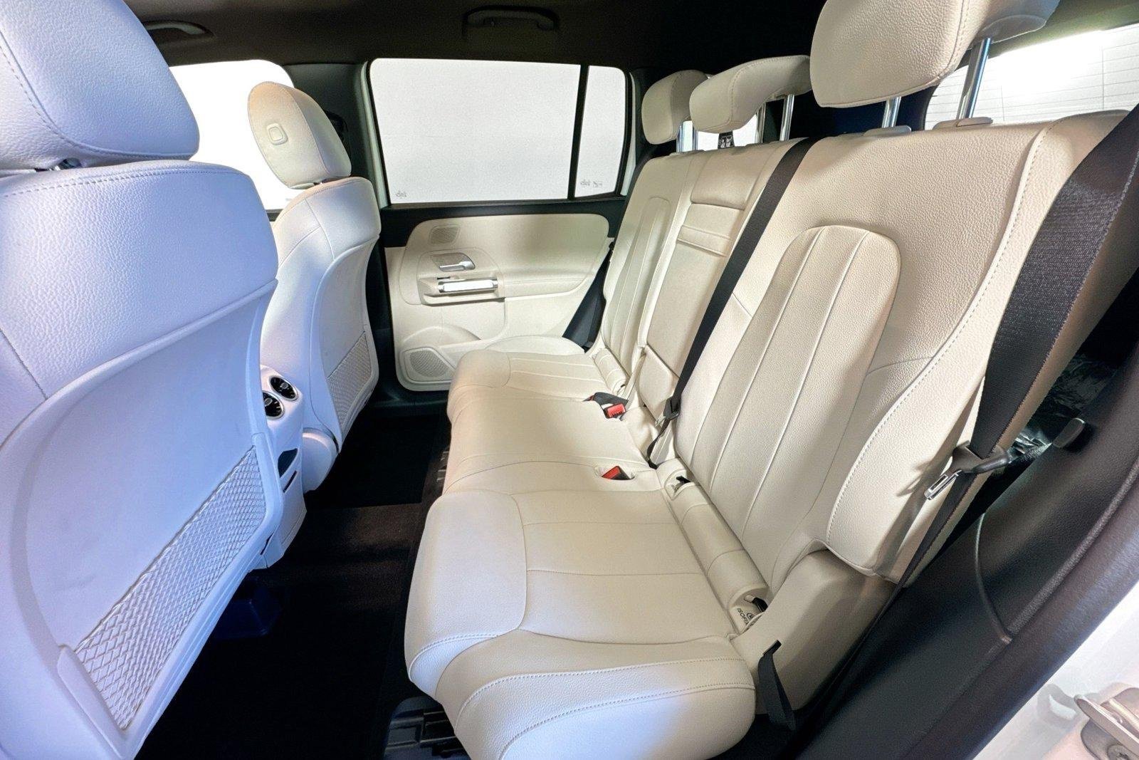 New 2026 Polar White Mercedes-Benz GLB 250 image 22