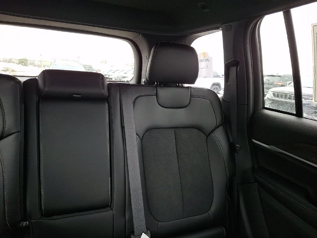 New 2026 Baltic Gray Metallic Clear-Coat Exterior Paint Jeep Laredo Altitude image 15