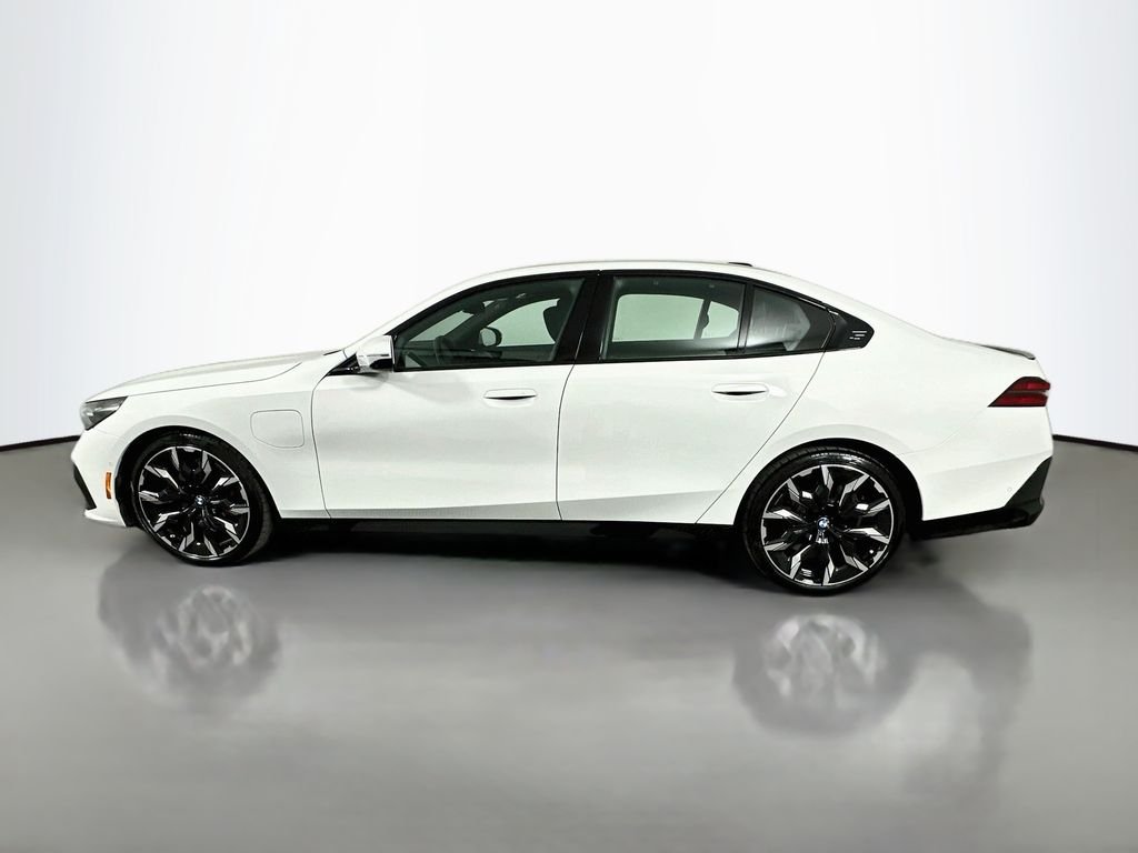 2026 BMW 5 Series 550e - Photo 8