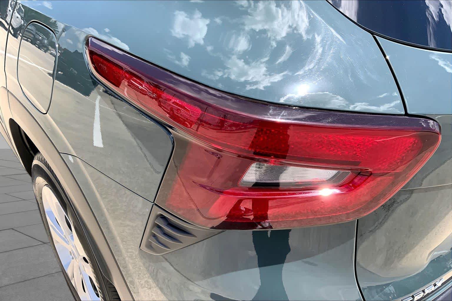 2025 Chevrolet Trax LS - Photo 27