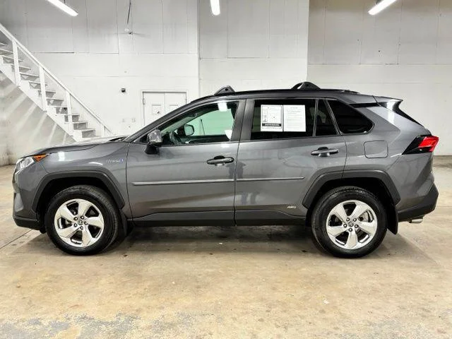 Used 2021 MAGNETIC GRAY MET. Toyota  image 4