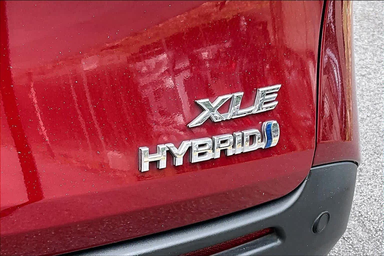 Used 2024 Ruby Flare Pearl Toyota XLE image 10