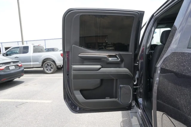 Used 2024  GMC Elevation image 17