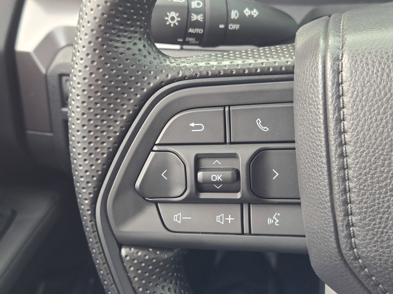 2026 Toyota Tacoma SR5 - Photo 10