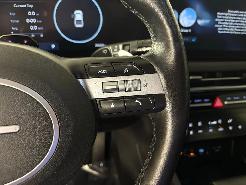 Used 2025 Green Hyundai Limited image 22
