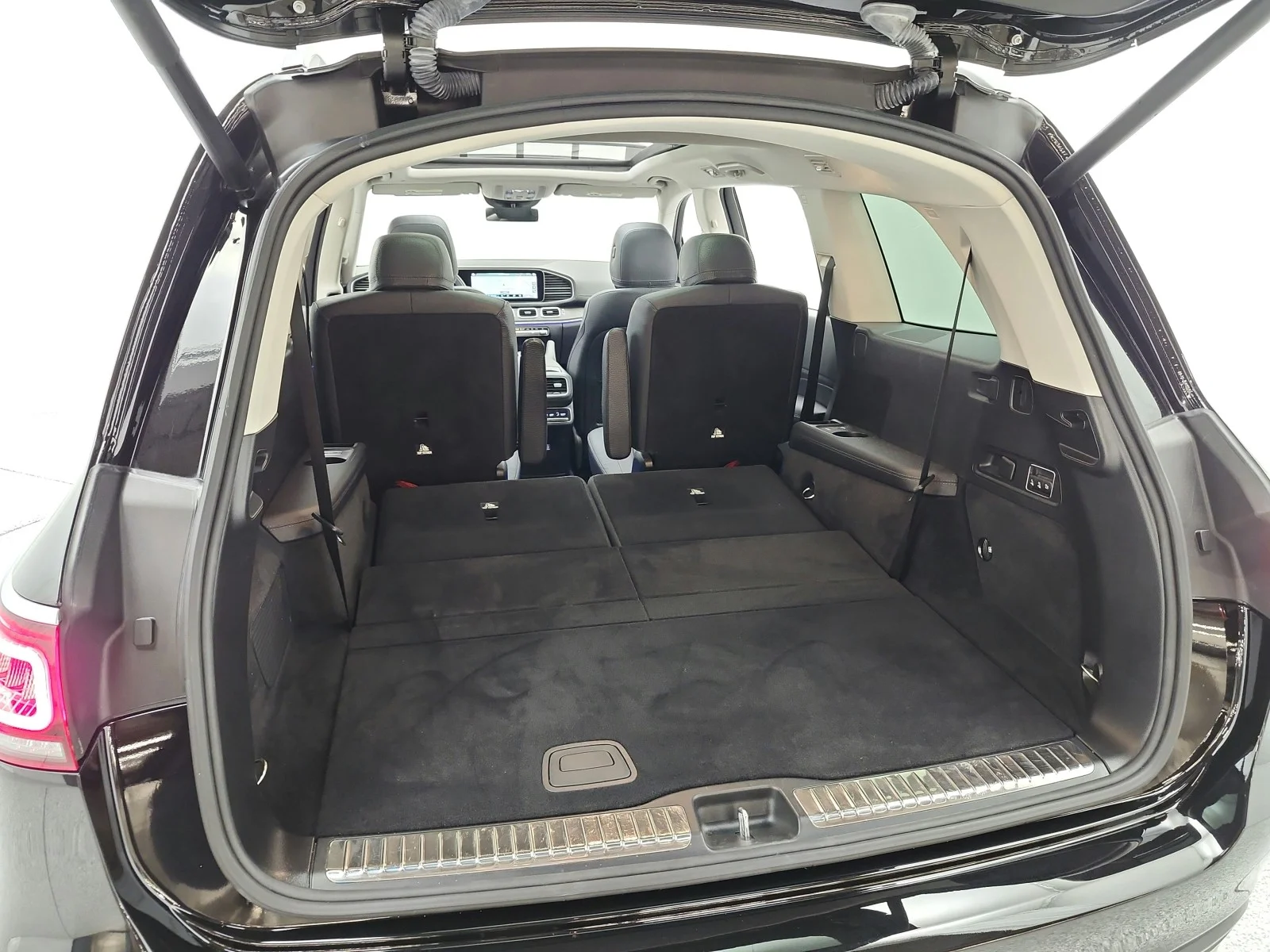 Certified Used 2023 Obsidian Black Metallic Mercedes-Benz GLS 580 4MATIC® SUV image 29