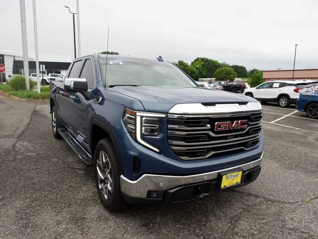 Certified Used 2024 Downpour Metallic GMC SLT image 3