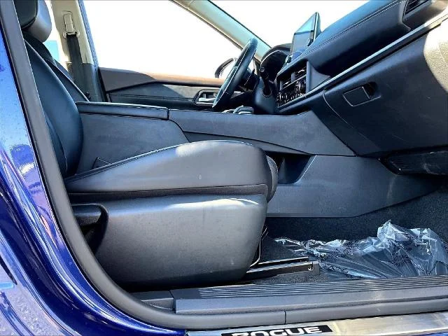Used 2023 Caspian Blue Nissan  image 34