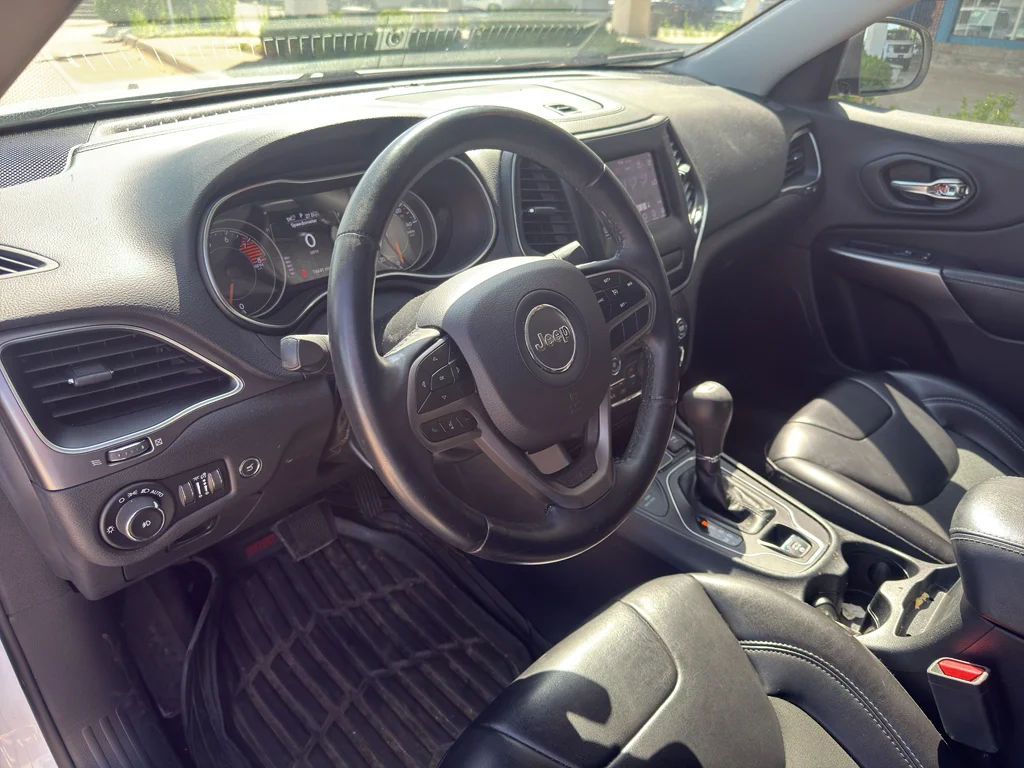 Used 2019 Bright White Clearcoat Jeep Latitude Plus image 2