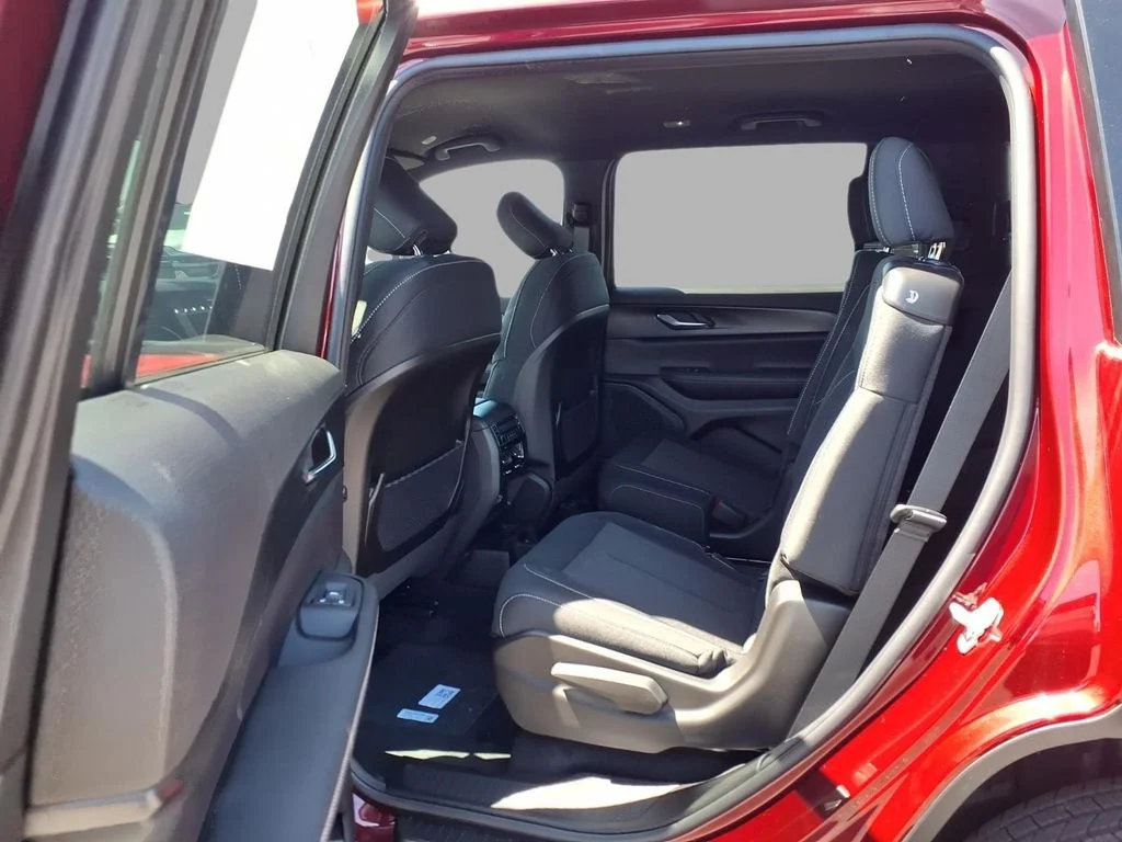 New 2026 Velvet Red Pearl-Coat Exterior Paint Jeep Laredo image 26