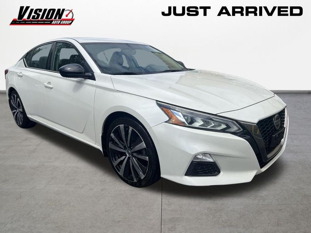 Used 2019 White Nissan 2.5 SR image 1