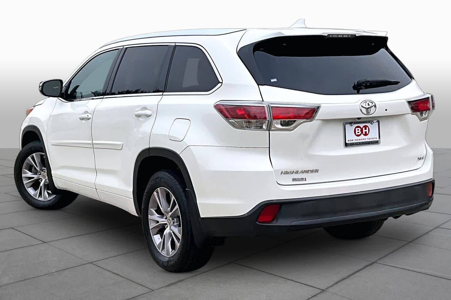 Used 2015 Blizzard Pearl Toyota XLE image 11