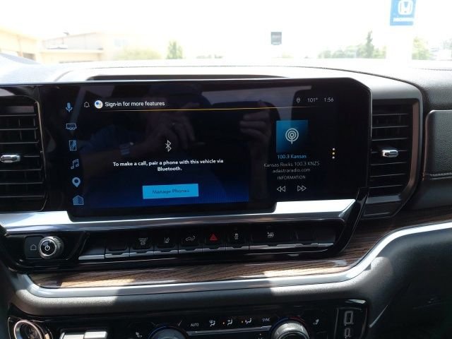 Used 2025 White Chevrolet LT image 19