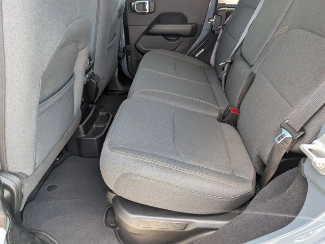 Used 2025 Anvil Clearcoat Jeep Sahara 4xe image 27