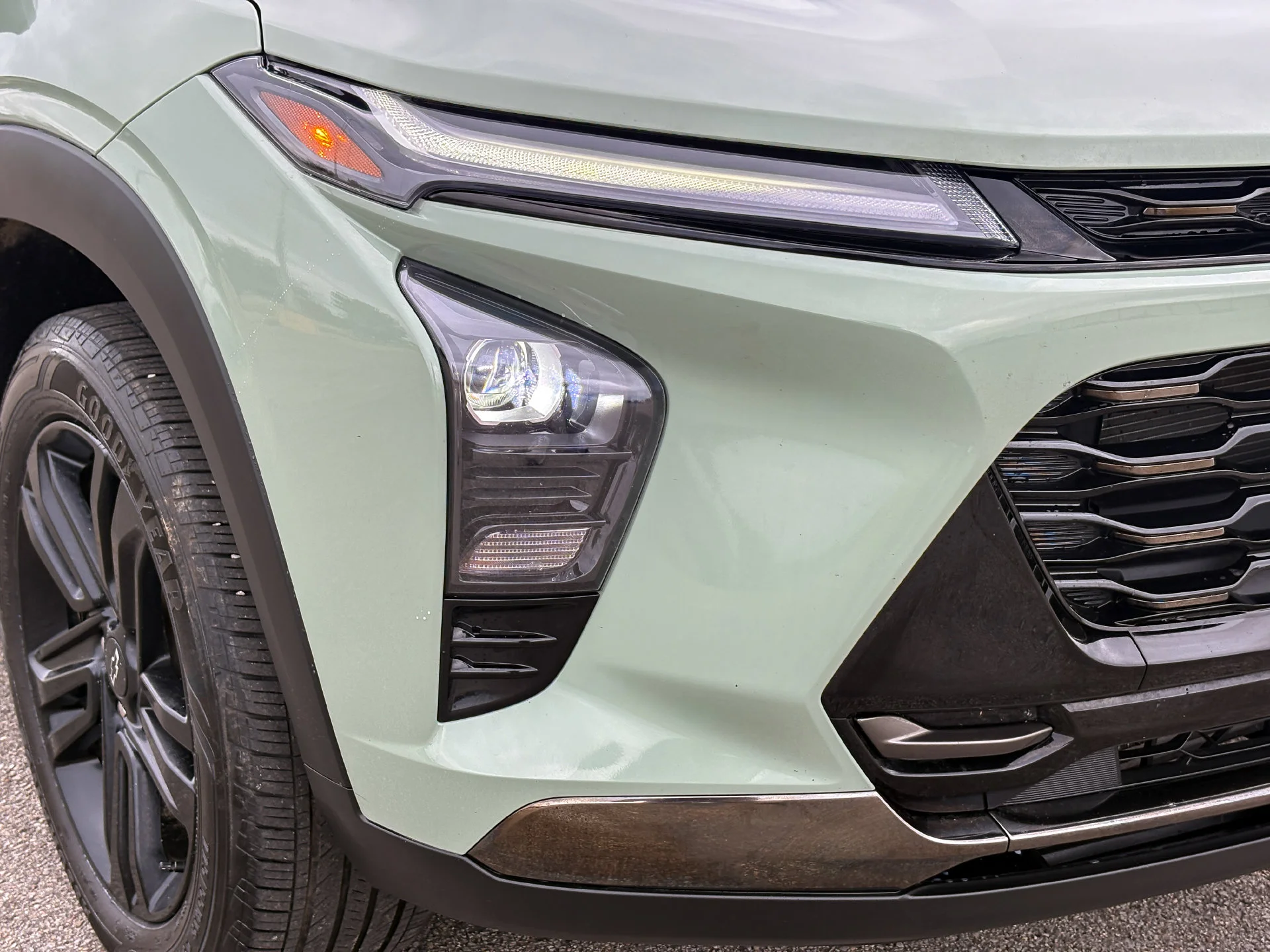 Used 2024 Green Chevrolet ACTIV image 3