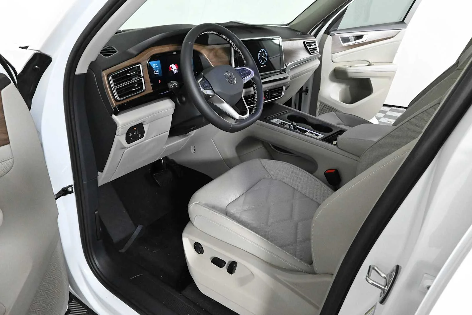 New 2026 Opal White Pearl Volkswagen 2.0T SE image 18