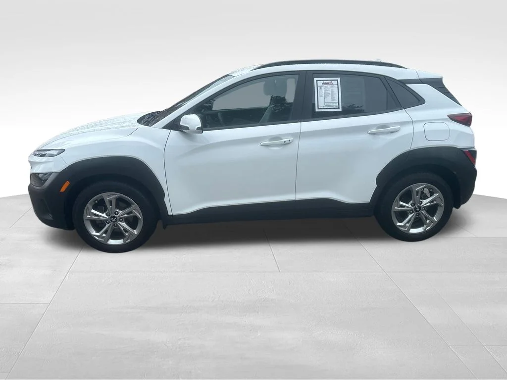 Used 2023 White Hyundai SEL image 7