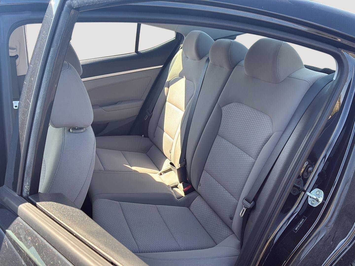 Used 2020 Phantom Black Hyundai SE image 4