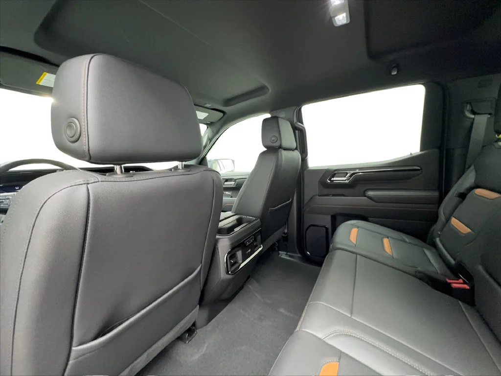 Used 2025 White GMC AT4 image 29