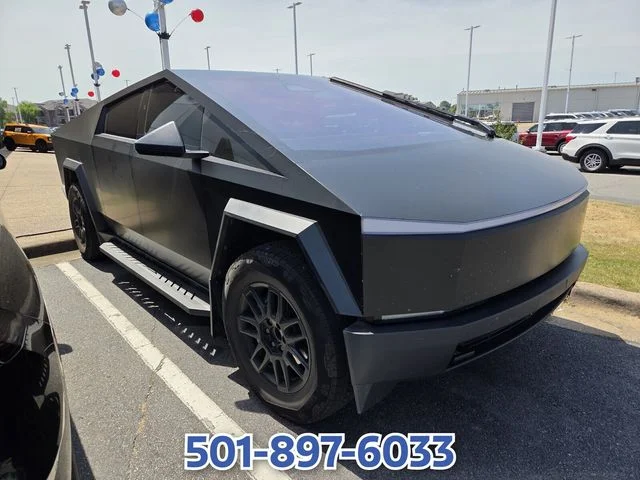 Used 2025  Tesla Base image 3