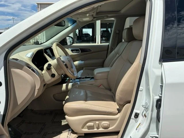 Used 2013 Moonlight White Nissan Platinum image 7