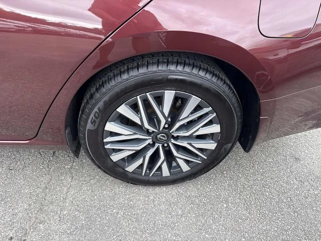 Used 2024  Nissan 2.5 SV image 15