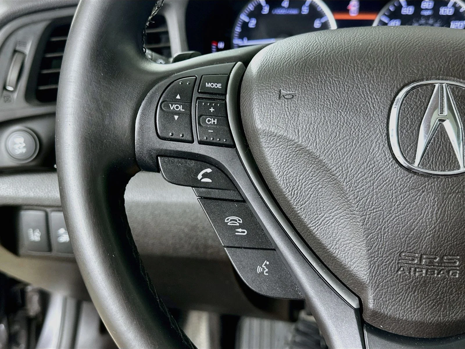 Used 2019  Acura  image 18