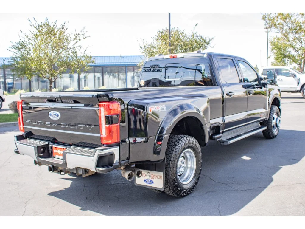 Used 2023 AGATE BLACK Ford LARIAT image 8