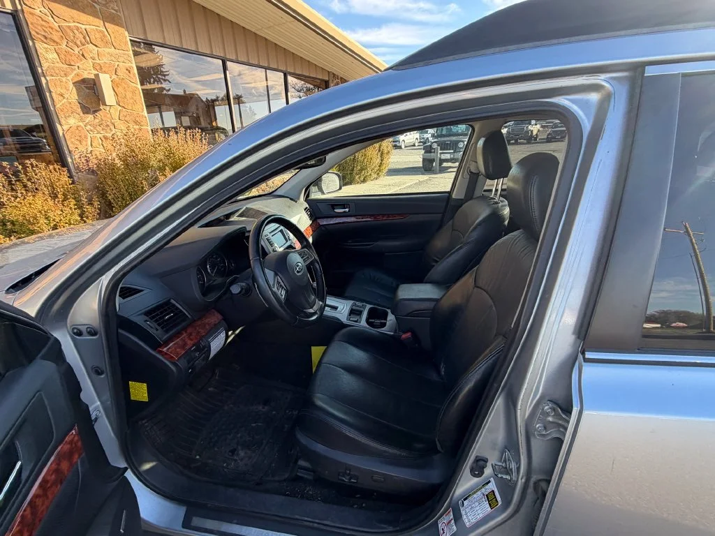 Used 2012 Silver Subaru 2.5i image 4