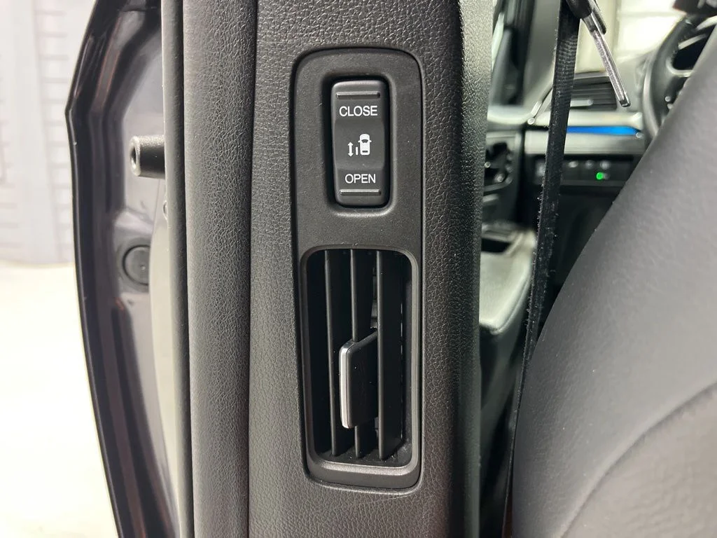 Used 2022 Modern Steel Metallic Honda Touring image 37