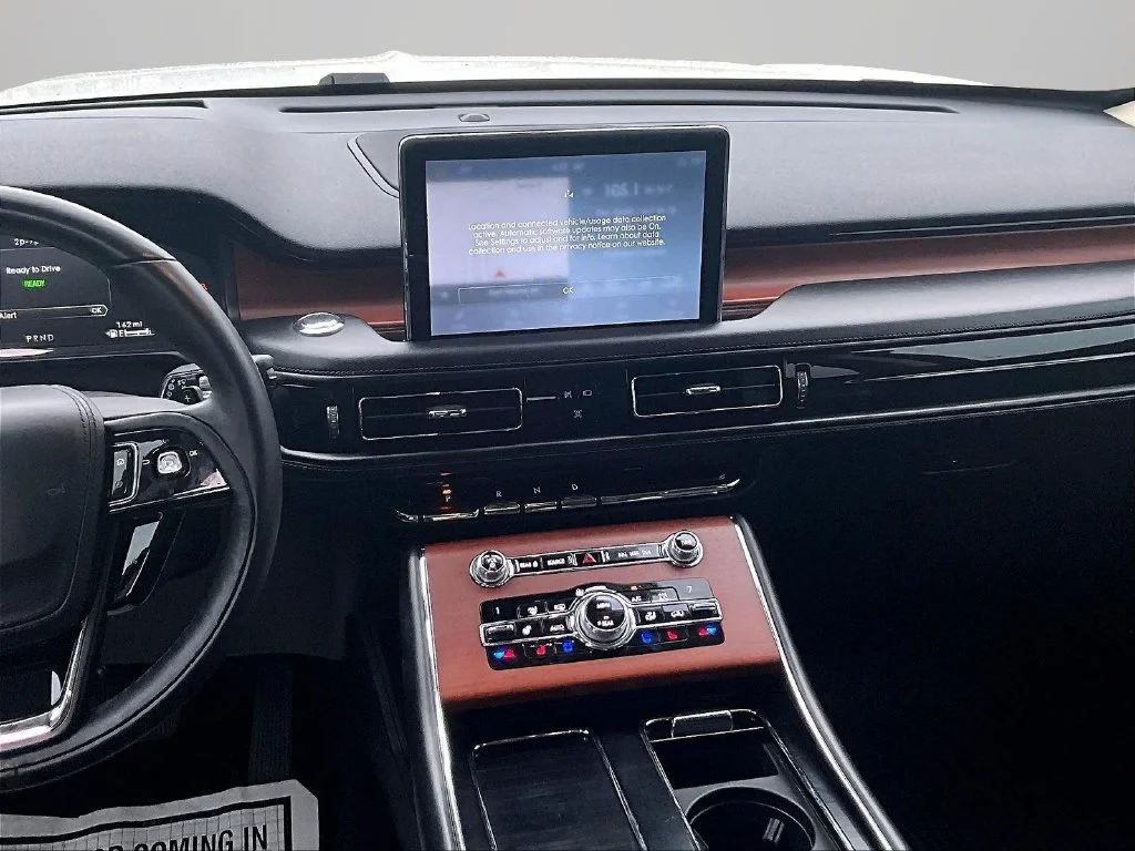 Used 2020 White Lincoln Grand Touring image 7