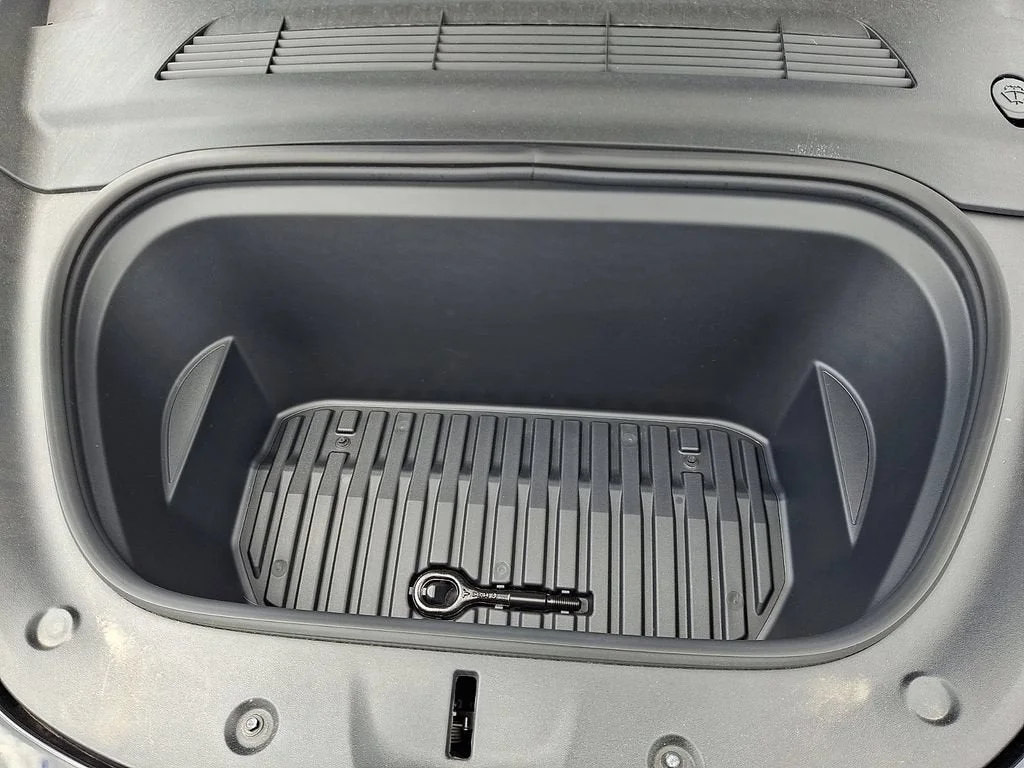 Used 2023  Tesla Long Range image 61