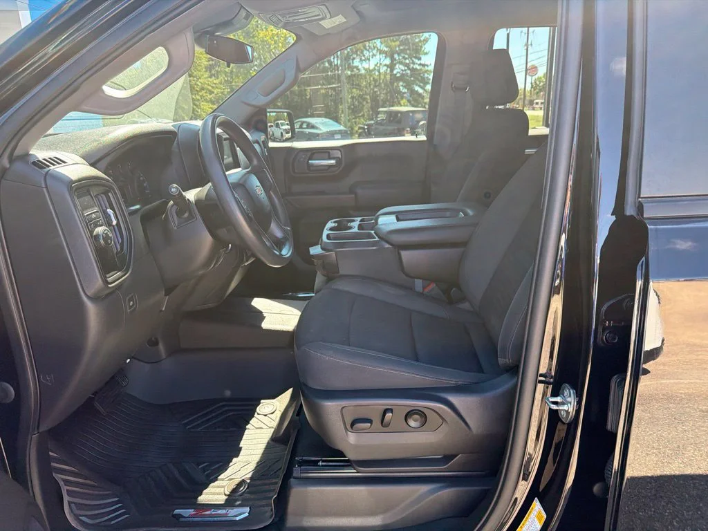 Used 2022 BLACK Chevrolet Custom image 15