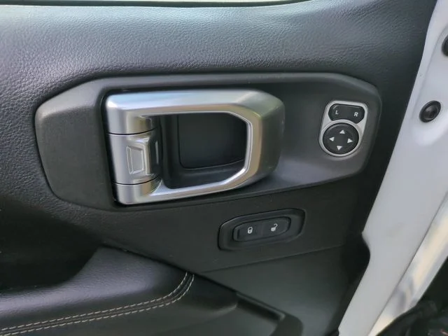 Used 2019 White Jeep Unlimited Sahara image 16